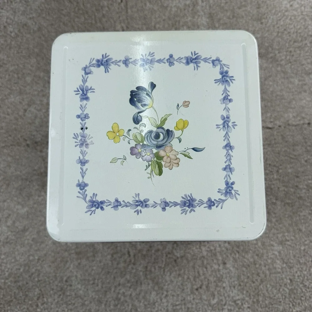 Vintage Meister Brazil Octagonal Floral Tin Hinged Keepsake Box Silver Trim